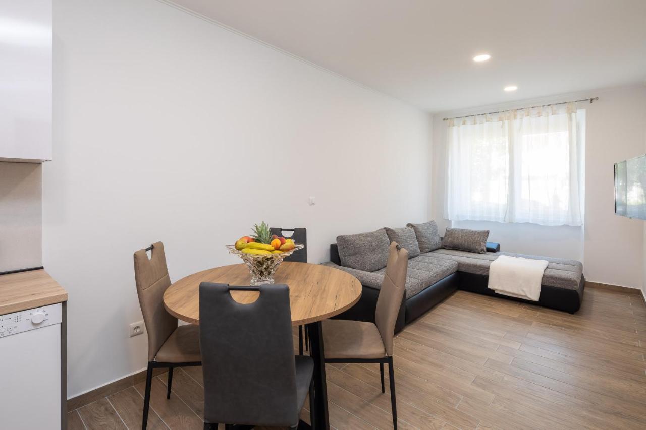 Direct Beach Apartments Jesenice  Extérieur photo